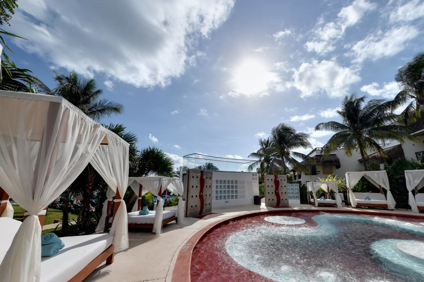 Desire Pearl Resort Jacuzzi Lounge